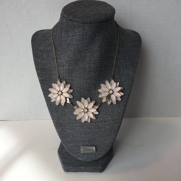 💗🏆💗Goldtone/Lt. Pink Statement Necklace💗🏆💗 - Picture 2 of 5